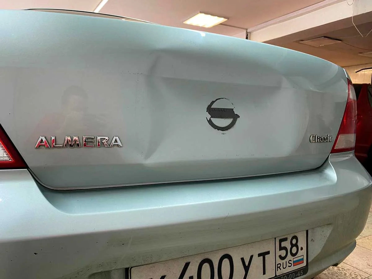 Крышка багажника Nissan: исходный снимок ремонта